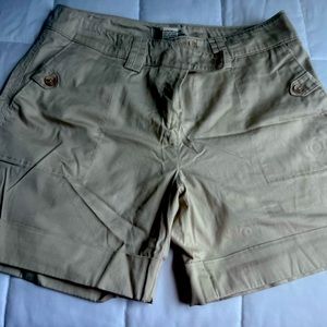 Kaki shorts
